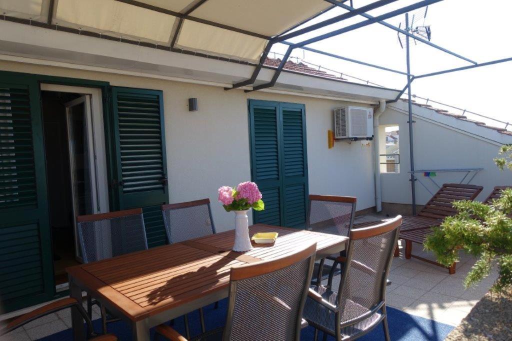 Apartment Tonka Vodice Exteriör bild