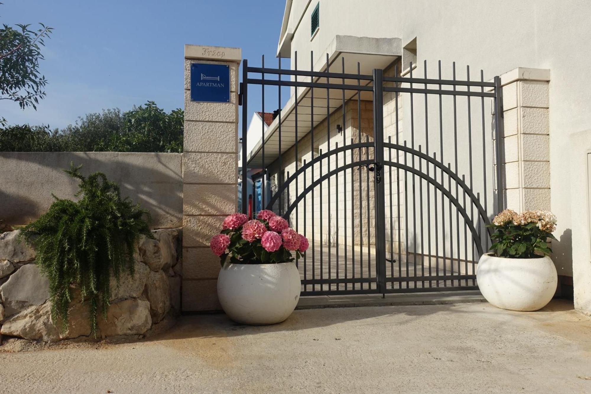 Apartment Tonka Vodice Exteriör bild