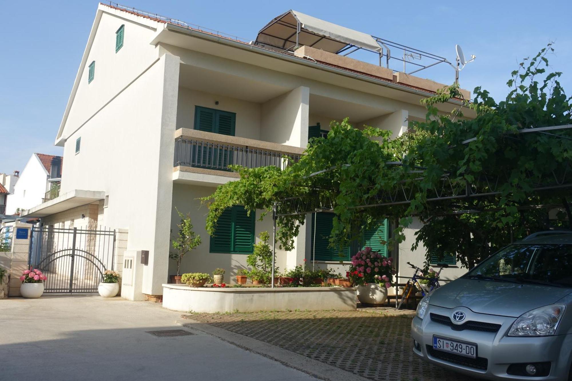 Apartment Tonka Vodice Exteriör bild