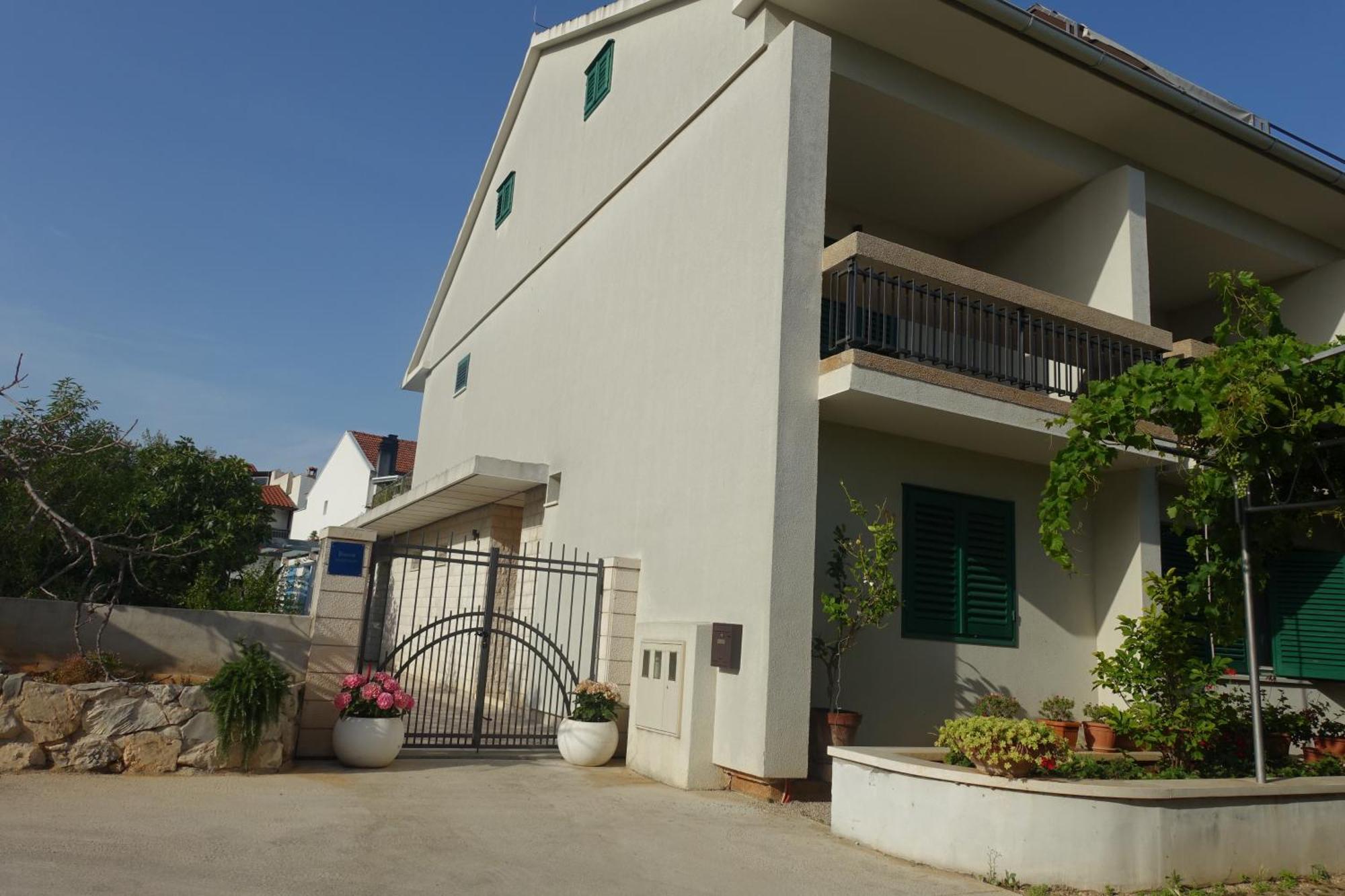 Apartment Tonka Vodice Exteriör bild